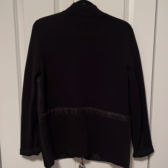 JONES NEW YORK Jacket. Has draw string waist to cinch. Gold details. Size Large. - Picture 5 of 6